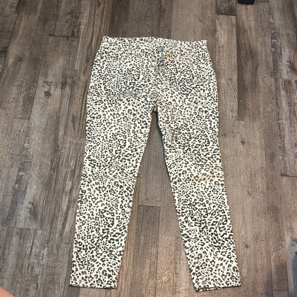Tommy Bahama Black and White Leopard Skinny Jeans